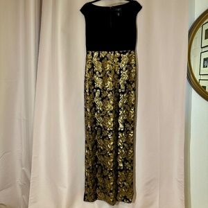 Elegant floor legth Adrianna Papell gown